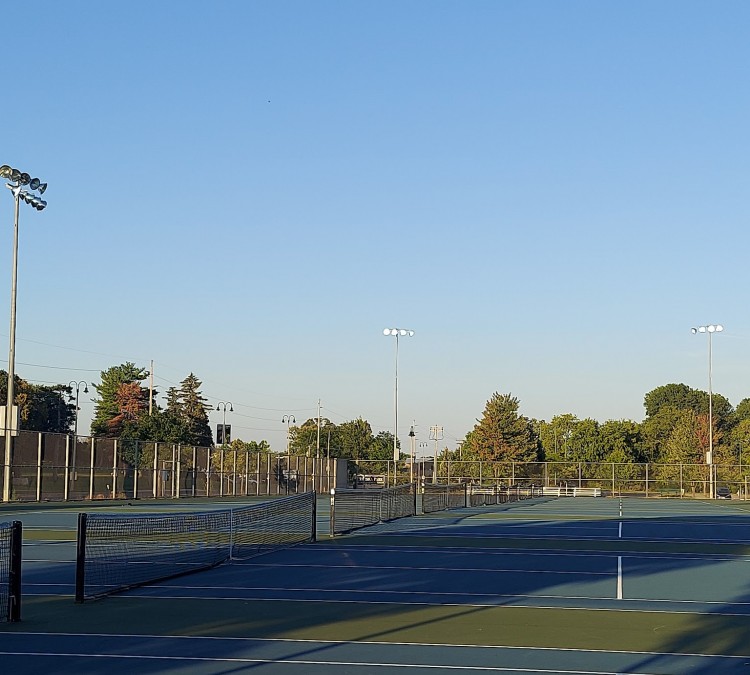 tennis-courts-at-ahuska-park-photo
